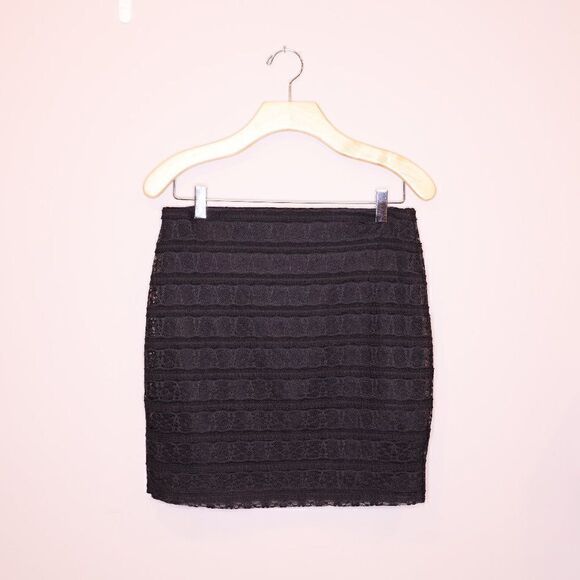 BCBGeneration Lace Mini Skirt Sz M - Picture 3 of 5